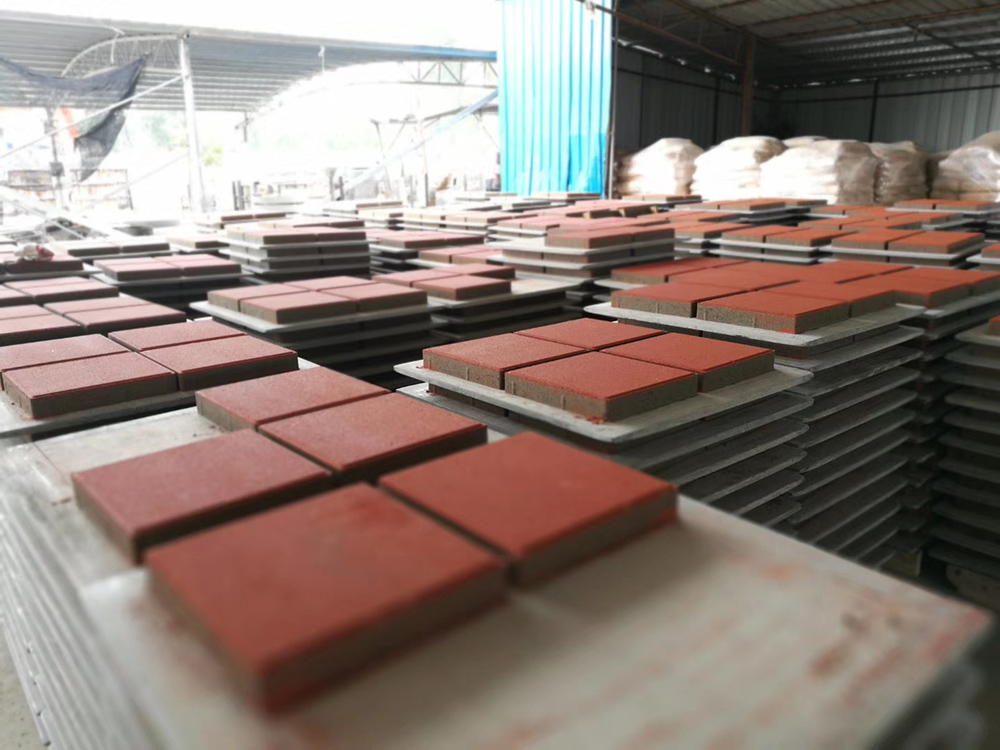 广州南沙环保彩砖-华坚-专业生产各种水泥制品